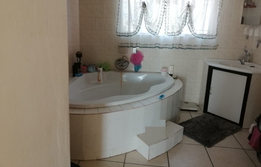 5 Bedroom Property for Sale in Sasolburg Free State